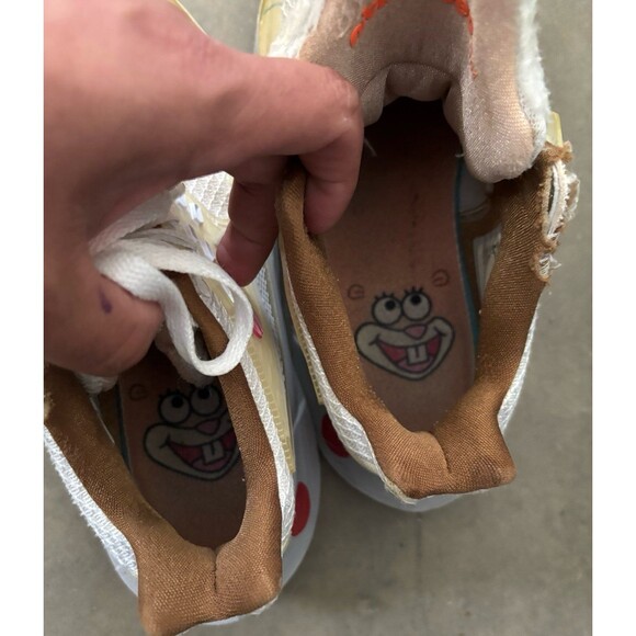 Athletic_Shoes